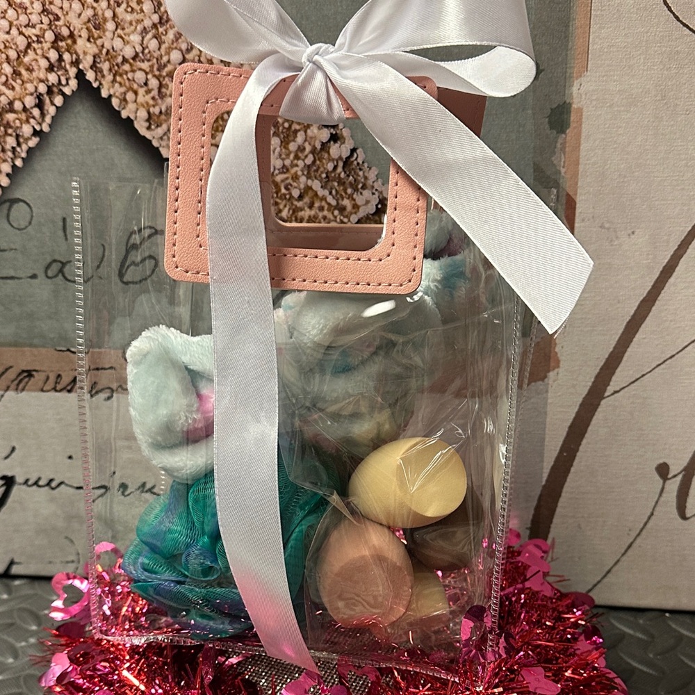 Elegant Bath Gift Set with Pink and White Accents